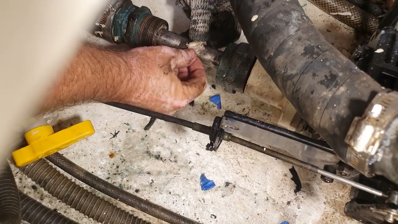 Troca da gaxeta do eixo da hélice de veleiro Fast 310 - parte 2 - agora deu certo.
