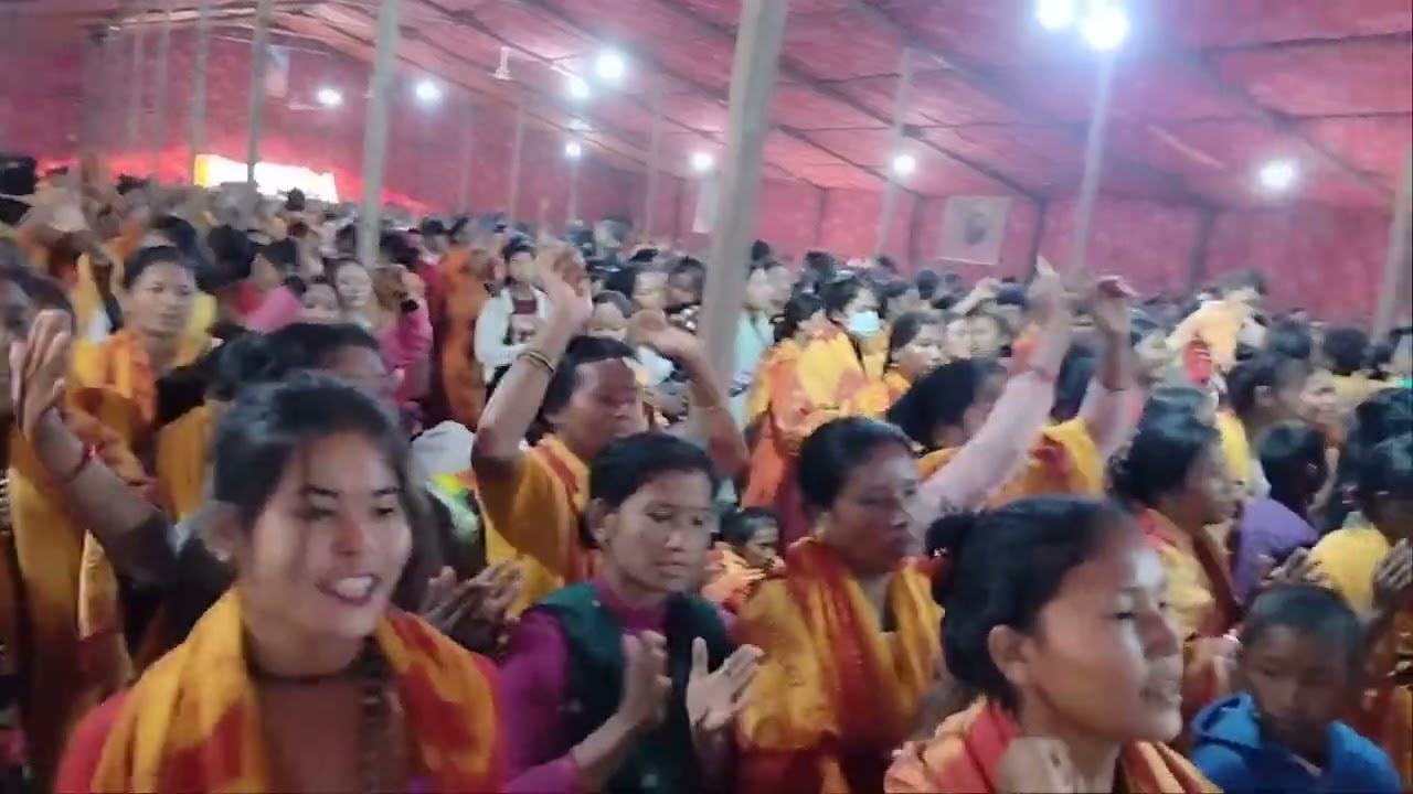 डम डम डमरु पैरों में घुंगरु, चलते है बाबा बजाते, नाचते है डमरु बजाके 