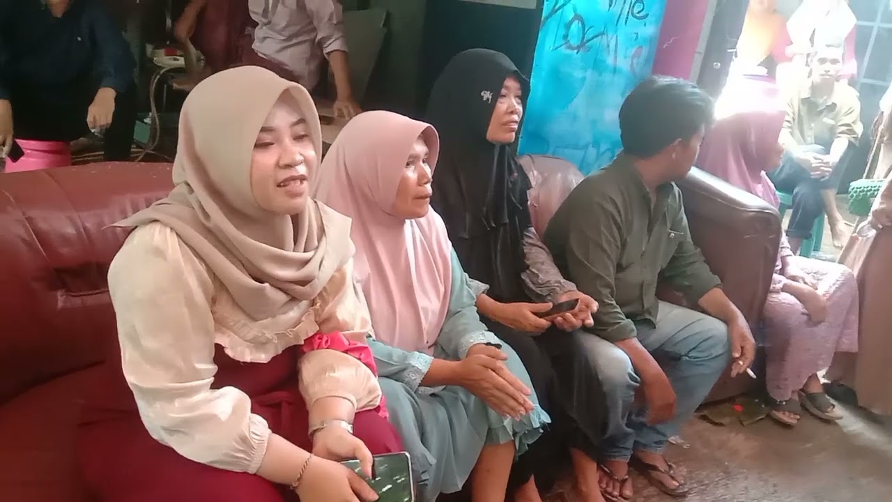 HIBURAN ,MENGHADIRI PERNIKAHAN SAUDARA