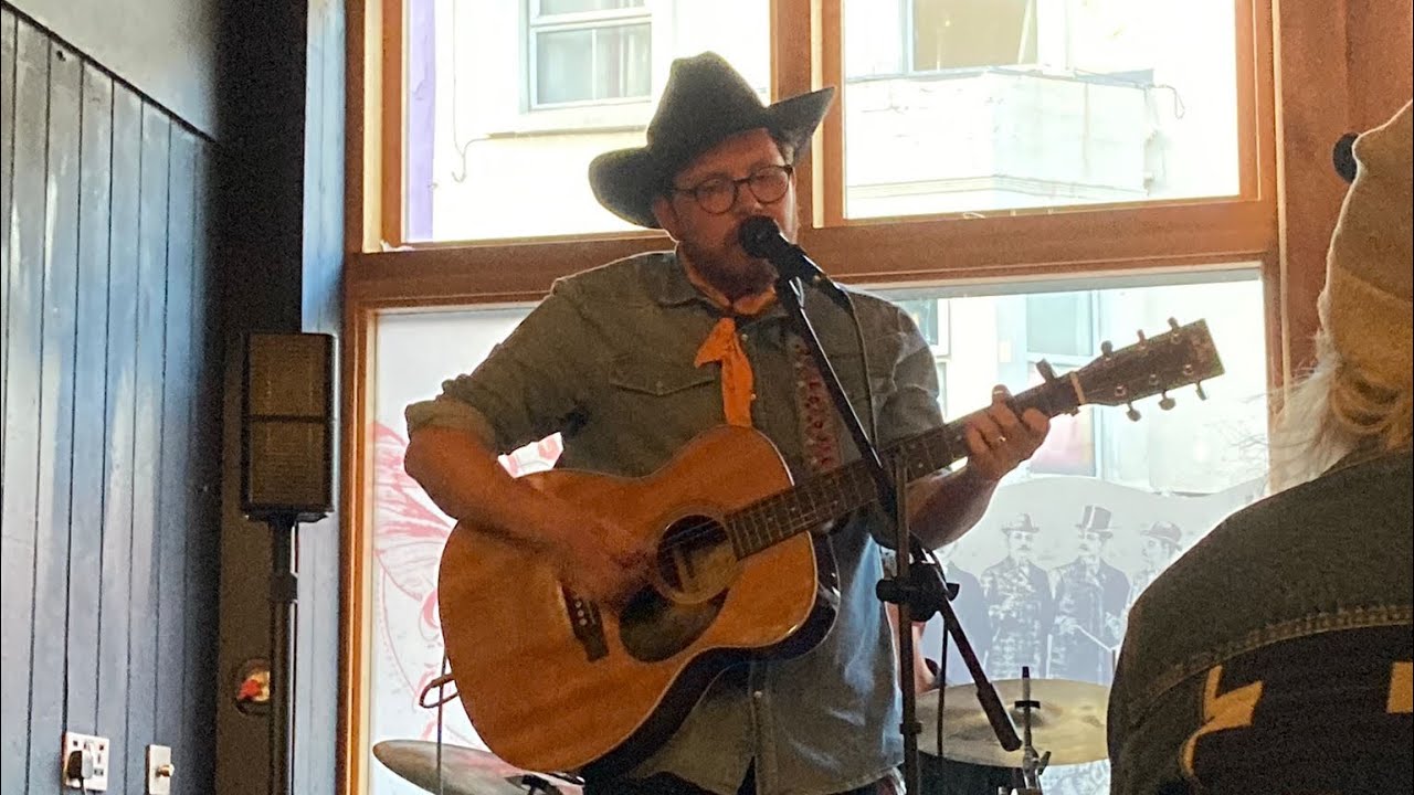 Ernest Graves and the Chartreuse Micro Buzz - Fade Away - Live in Folkestone