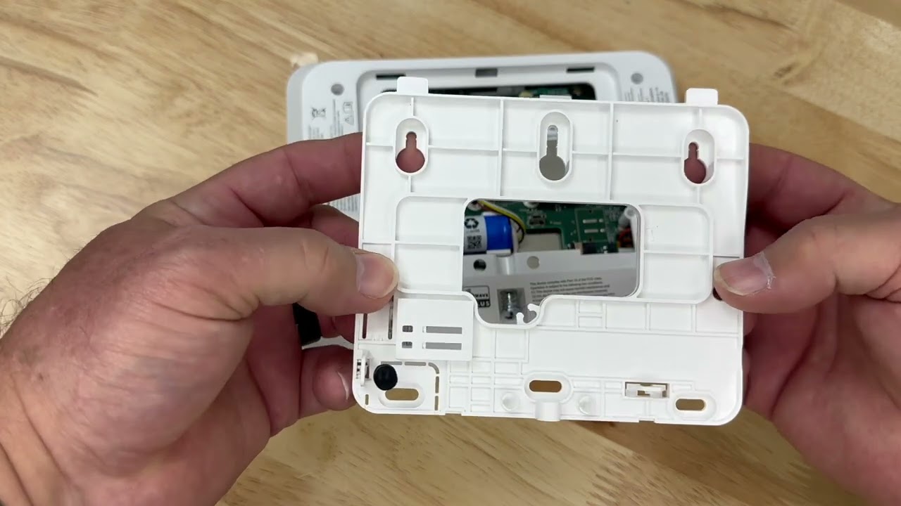 Снятие и настройка задней панели Qolsys IQ 4 HUB и IQ Panel 4 для настенного крепления