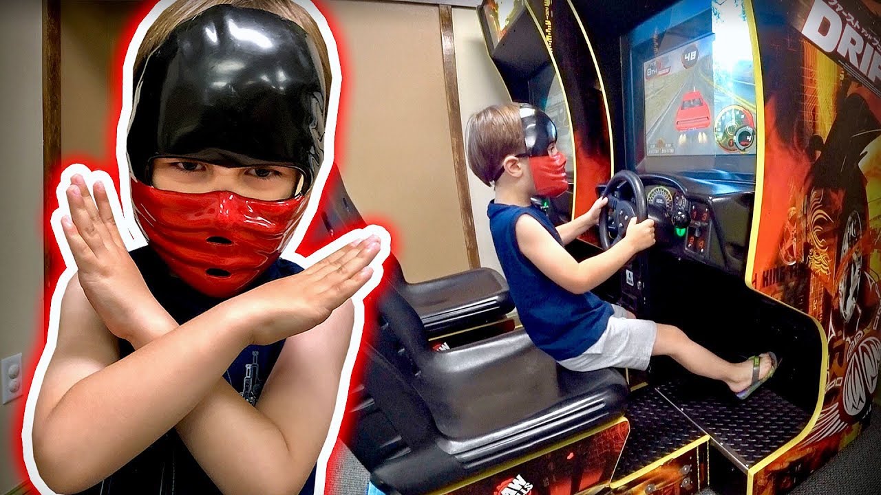 MARCOS FINGE SER NINJA NO FLIPERAMA - Fun Indoor Playground for Kids