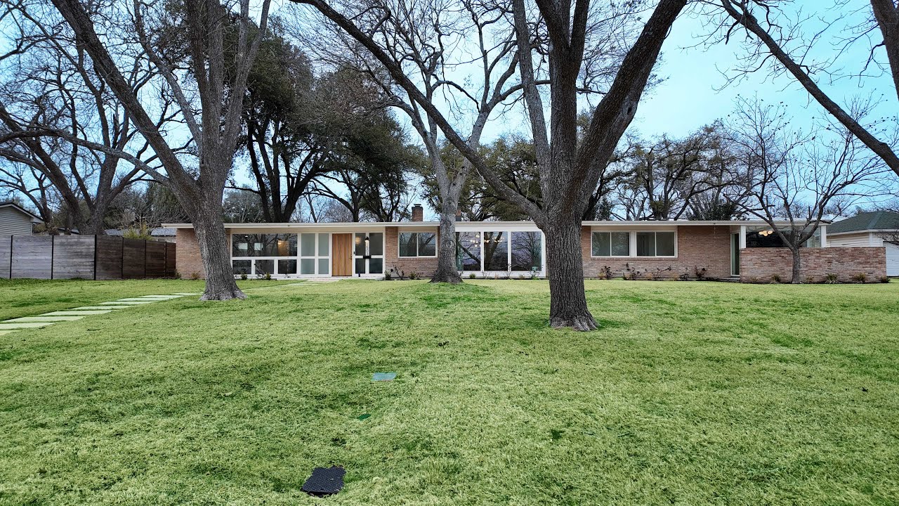 Historic Mid-Century Modern Home in Downtown Georgetown, Texas – A Rare Architectural Masterpiece!