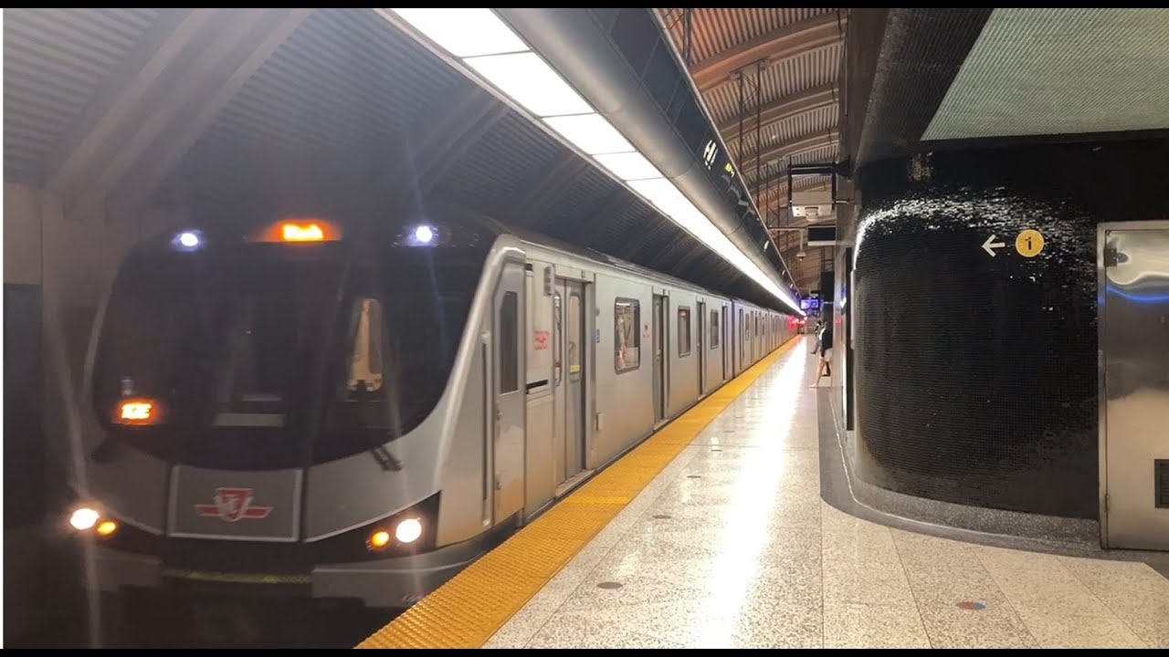 Toronto TTC Subway Ride on Line 1: Sheppard West to Eglinton West  06/05/2021