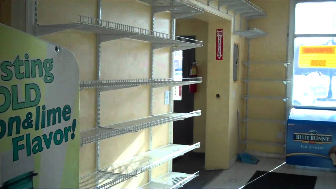 Convenience Store Space / Interior and Exterior