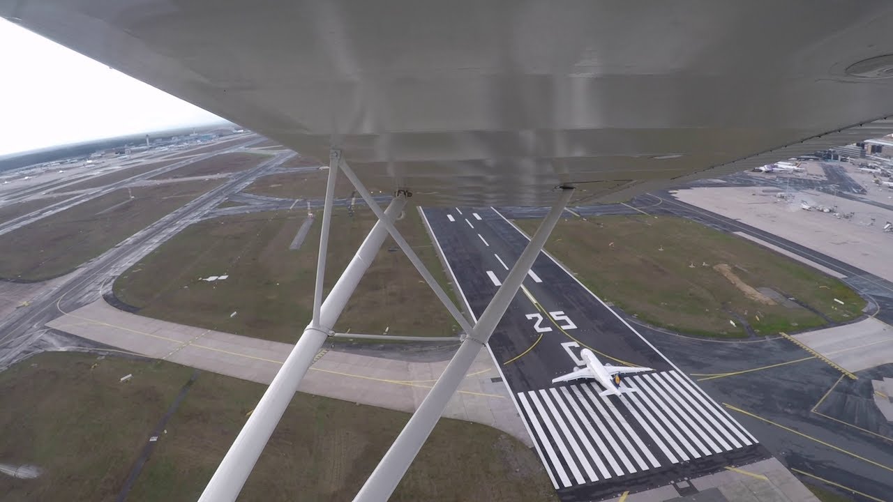 Formation Low Approach at Frankfurt Airport (EDDF)