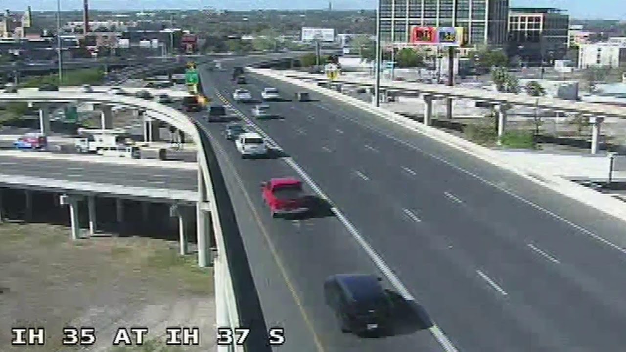 LIVE | I-35 South closed near I-37 due to 18-wheeler crash