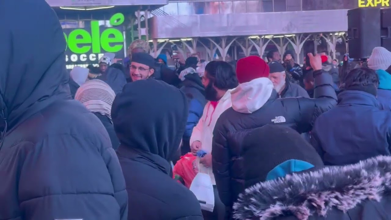 Woman   Take shahada in Time Square