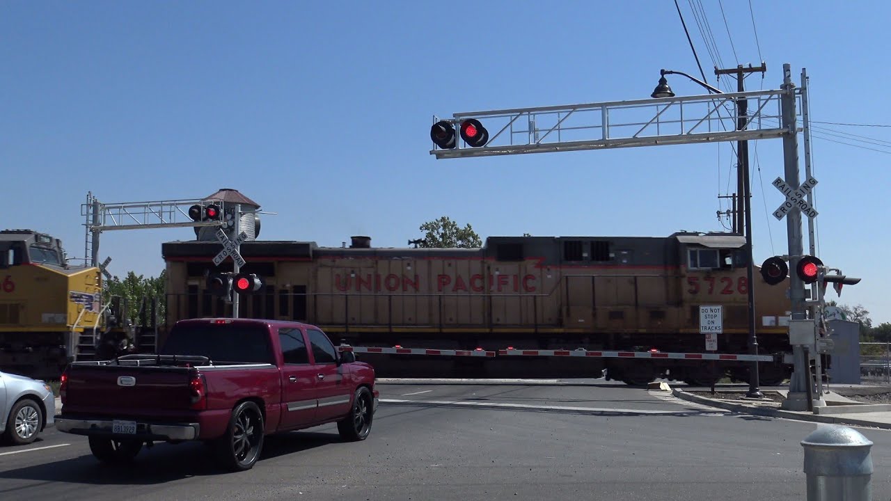 UP 5728 Grain Train South, Florin Rd. Railroad Crossing, Sacramento CA