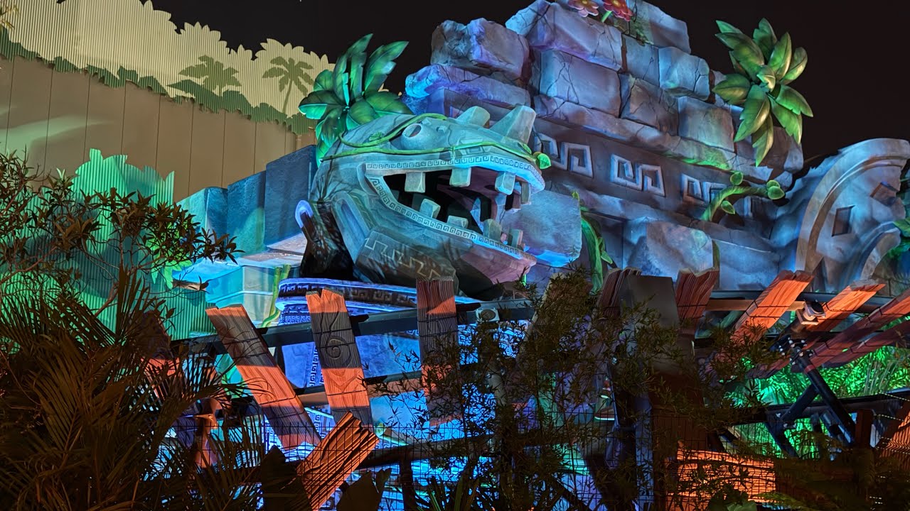 Super Nintendo World At Night (Universal Epic Universe 4k)