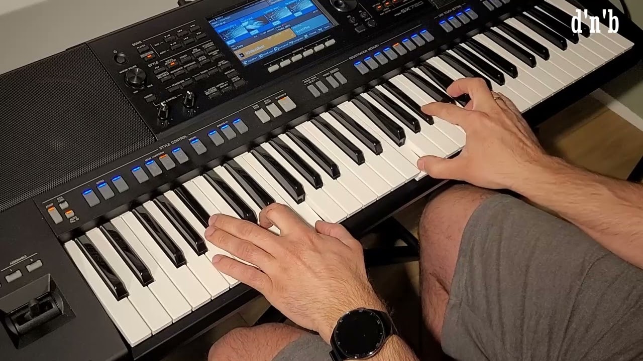 Radio Ga Ga (Queen) - Yamaha PSR SX720 - cover
