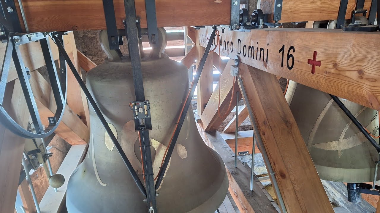Nüziders (Vorarlberg) Mittagsläuten der Friedensglocke