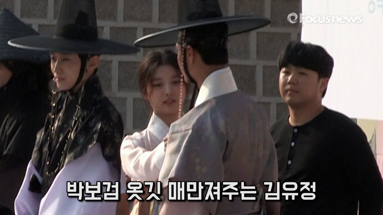 '구르미 팬사인회' 박보검 옷깃 매만져주는 김유정 모습 포착 '현실 달달' (Park Bo Gum, kim yoo jung)