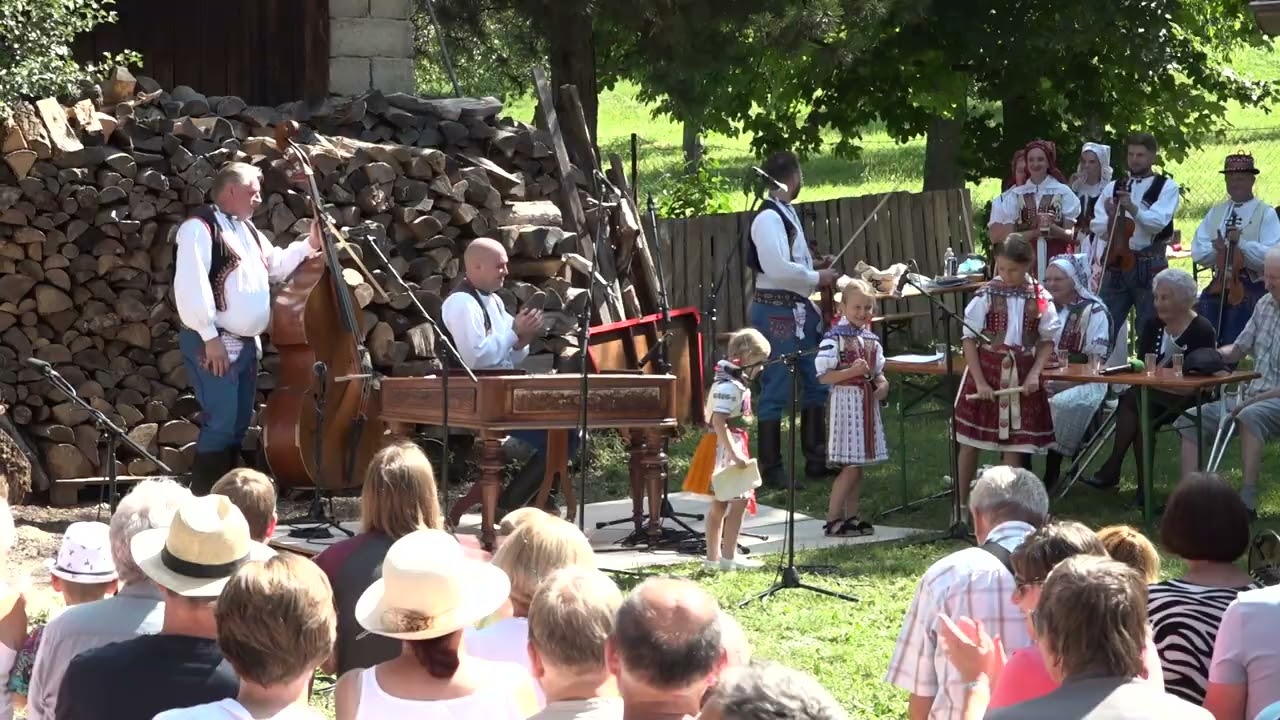 VELKÁ NAD VELIČKOU-HORŇÁCKÉ SLAVNOSTI 2025 , pořad Ej, za kostelem bílý dúm... (2.)