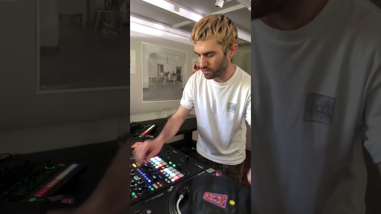 Kanye West - Flashing Lights (A-Trak remix)
