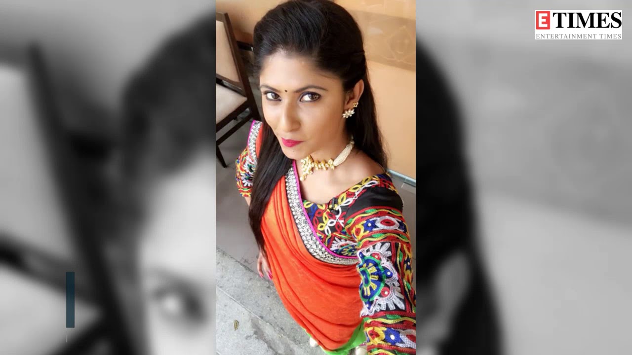 VJ Neha Chowdary celebrates birthday with friends and fans