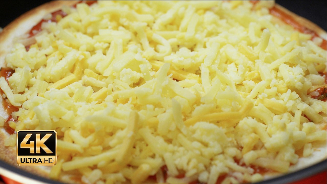 不用烤箱！20分鐘解鎖焦香脆底披薩 🍕🔥(No Oven! 20-Min Crispy Crust Cheese Pizza.)