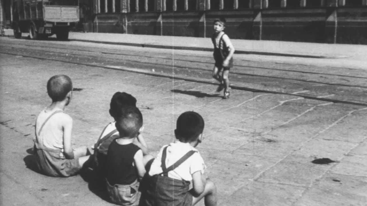 Bambini in città (Milan, 1946)