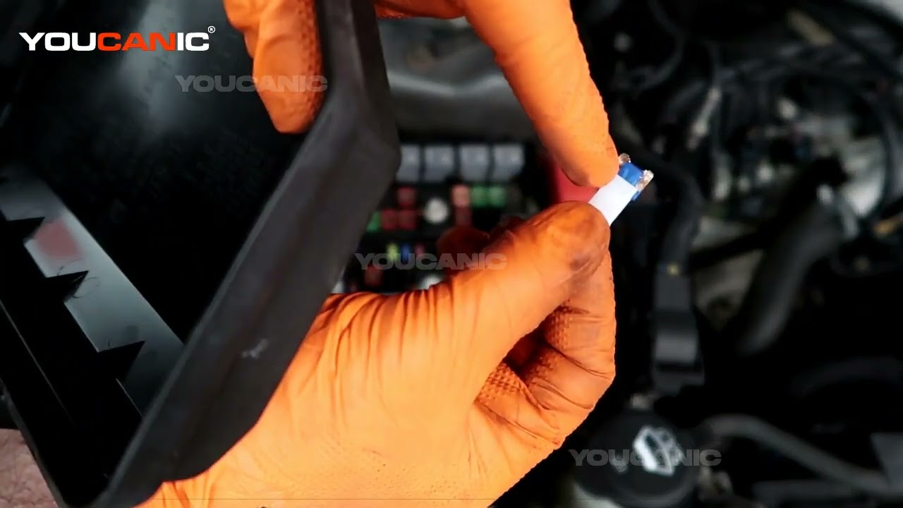 Cadillac STS 2005–2011 гг. — Расположение блока предохранителей и проверка предохранителей и реле