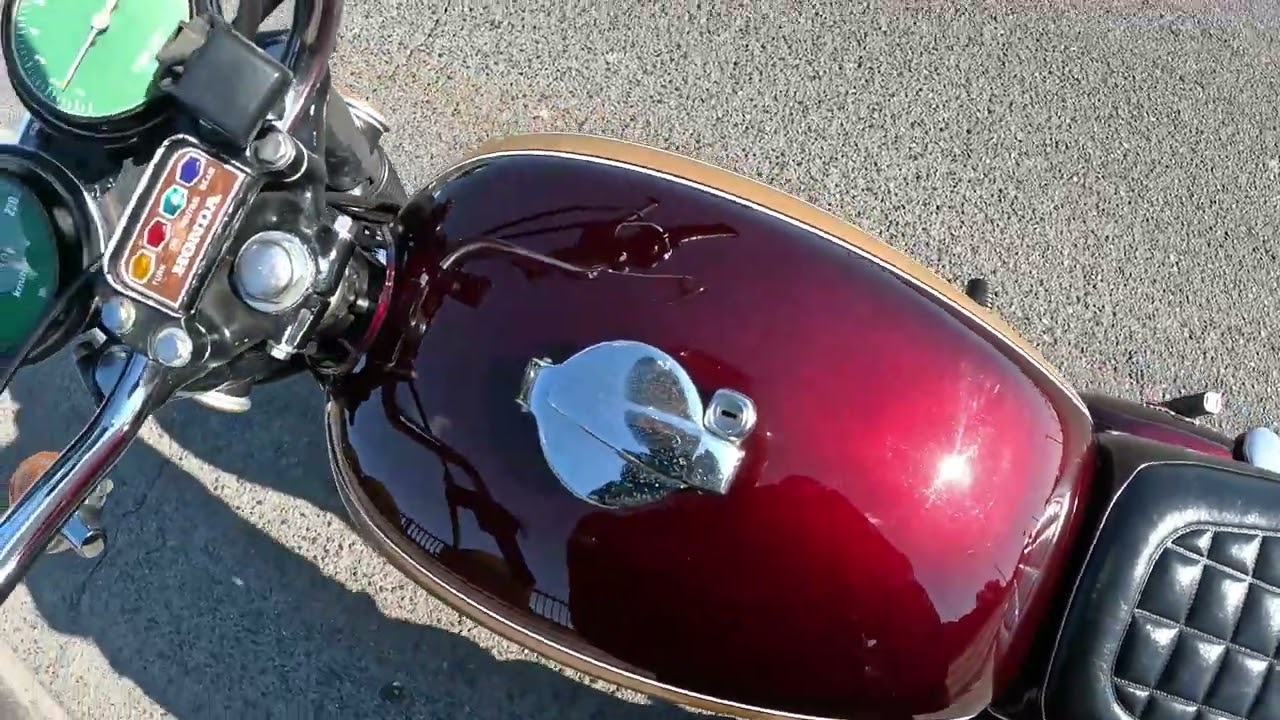 CB750FOUR　量産車で世界初となる直列四気筒エンジンを採用したバイク！ホンダと言えばこのバイクを思い浮かべる方も多い名車です♪【エンジン始動動画】