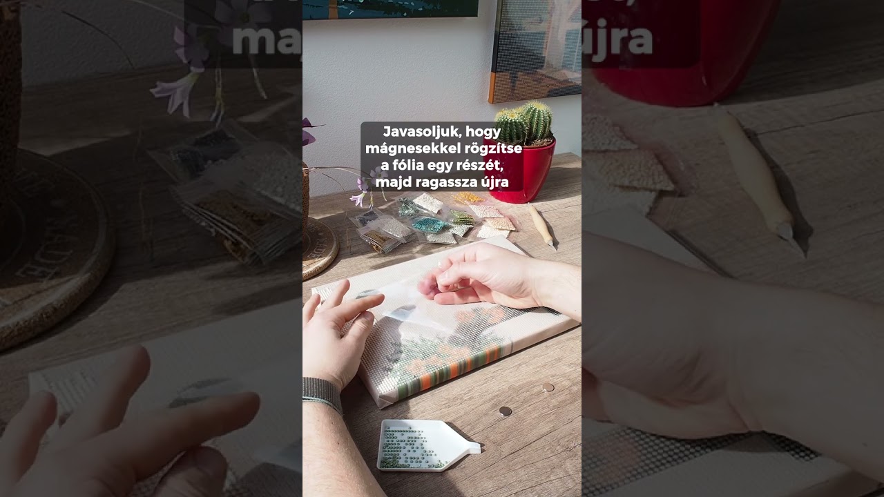 VIGY&Aacute;ZAT! A gy&eacute;m&aacute;ntszemes kirak&oacute; f&oacute;li&aacute;ja csak egyoldalas.