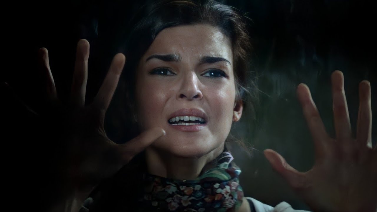 واحدة بتدخل أوضة معزولة في شقة حبيبها وبتنسى المفتاح فبتتحبس جوا مدا الحياة! The hidden face