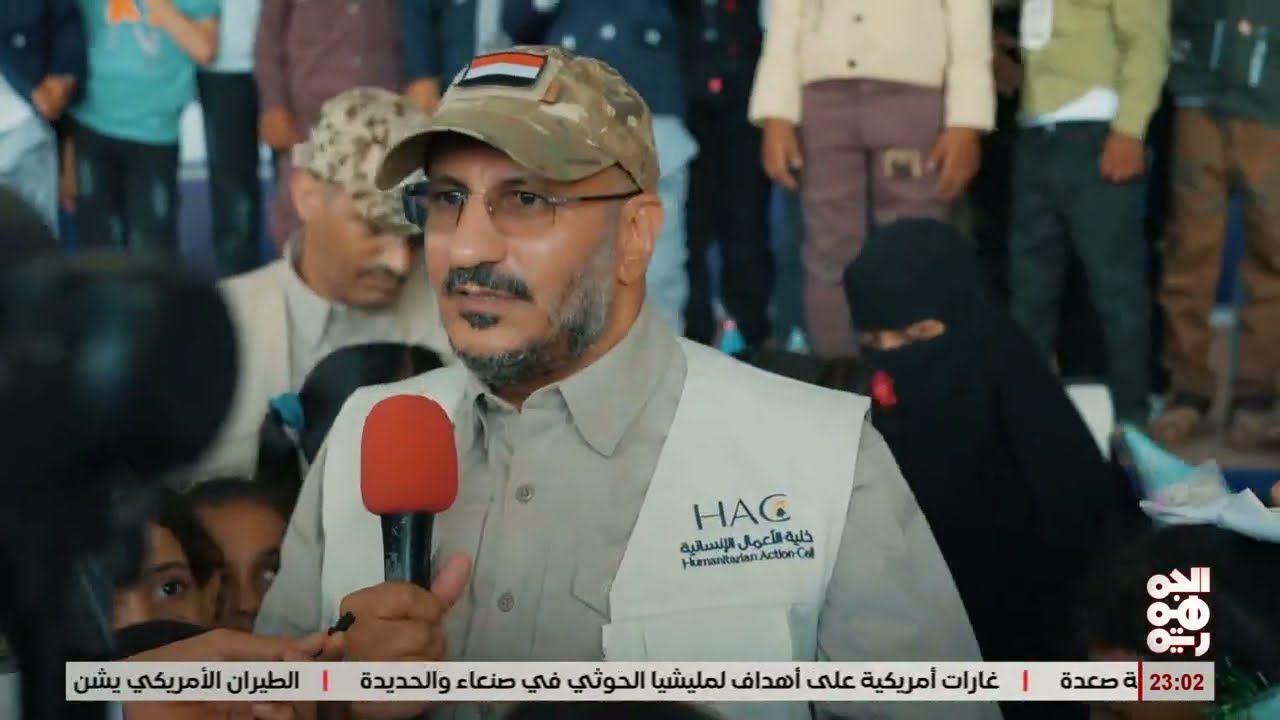 طارق صالح يدشن مشروع كسوة العيد ويوجه بإكراميات لأسر الشهداء وسلال غذائية لمعلمي تعز والحديدة