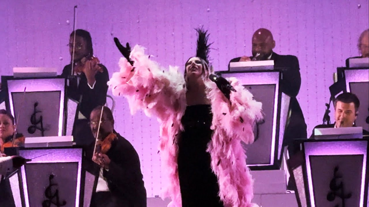 Lady Gaga - La Vie En Rose (Live in Las Vegas)