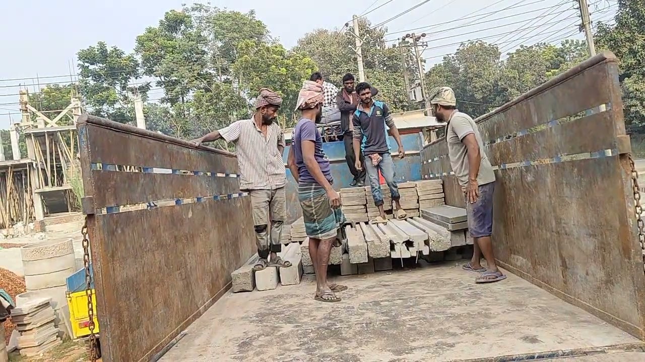 ####নরসিংদী মনে হড্ডি বাউন্ডারি কাজটা শেষ হওয়ার পর আরেকটা বাড়ি ওই বাউন্ডারির ভিতরেই হচ্ছে
