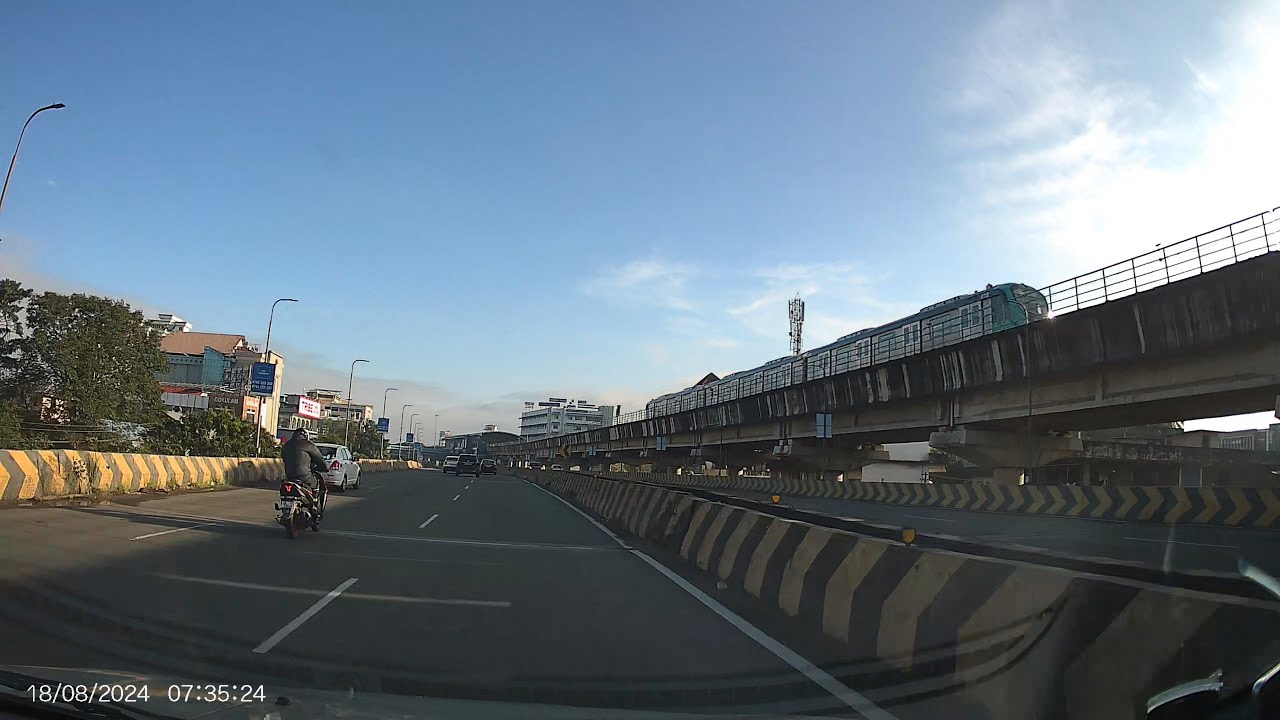 Kochi Metro Train at Aluva | Real Urban Transit City View