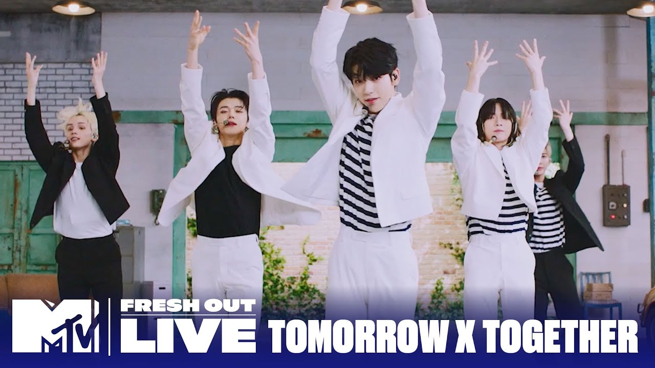 Tomorrow x Together Perform “Magic” | 