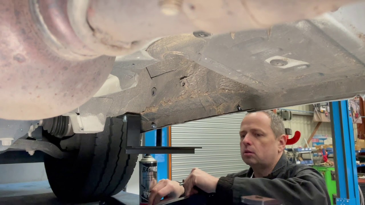 Installation des marche-pieds SMV sur Fiat Ducato