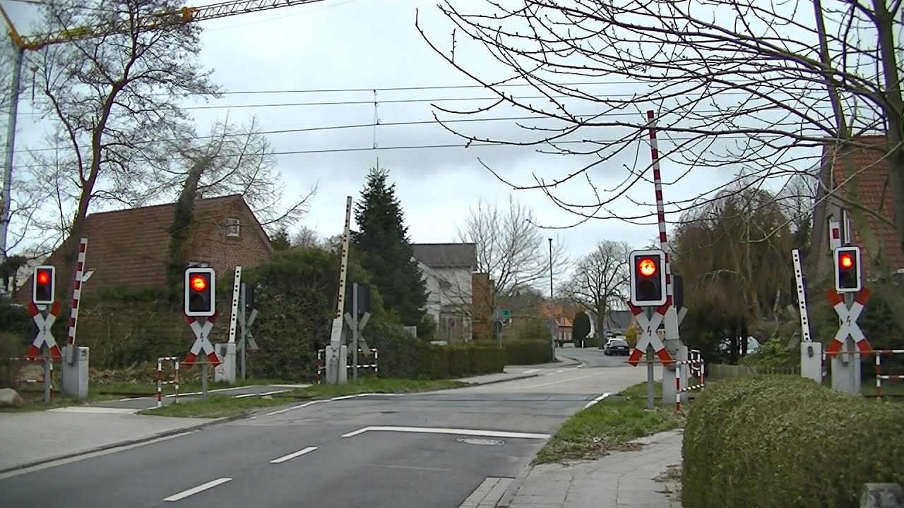 Spoorwegovergang Norden (D) // Railroad crossing // Bahnübergang