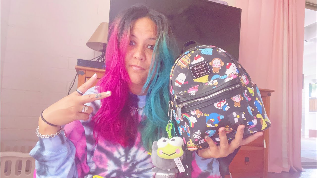 WHATS IN MY SANRIO LOUNGEFLY BACKPACK