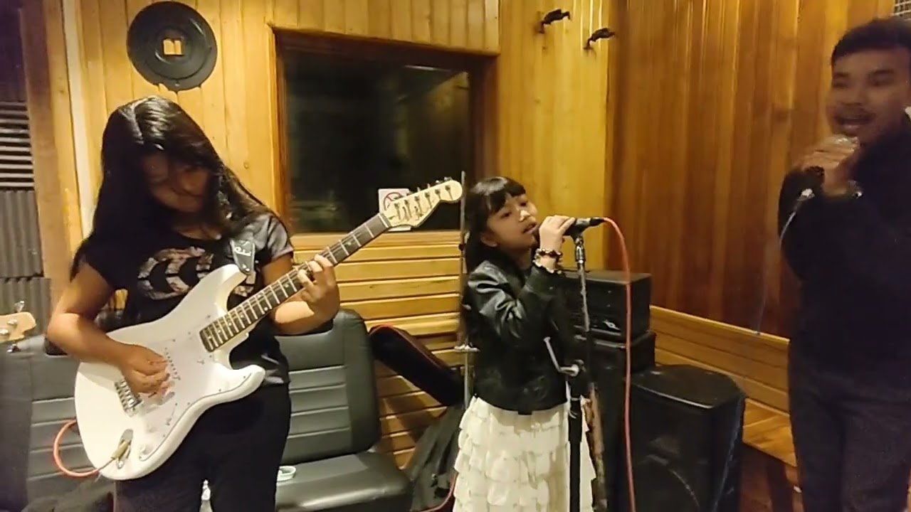 Sweet child O' Mine - Guns n Roses ( cover by the  student of Rhythm school of music )