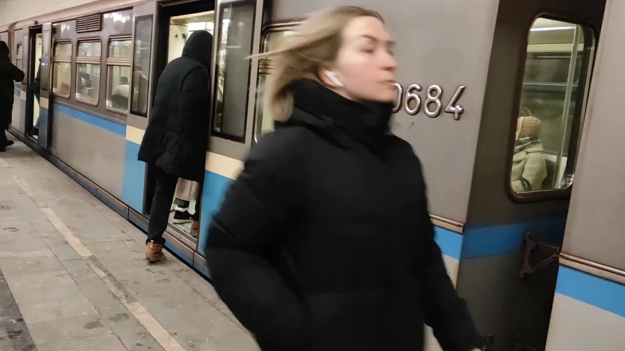 Движение поездов на станции метро Сокольники 