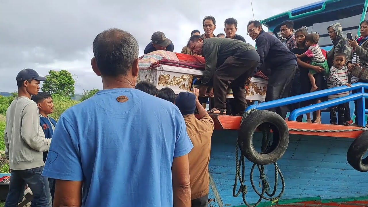 NAIK KAPAL MENGANTAR JENAZAH DI DANAU TOBA‼️TRADISI PEMAKAMAN BATAK PULANG KE BONA PASOGIT