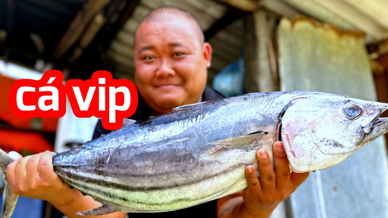 Mới Tuyển Chú Cá Ngừ Mập Ú Nấu Bún Số 8 Ngon Hết Sẩy | Son Duoc Vlog 208
