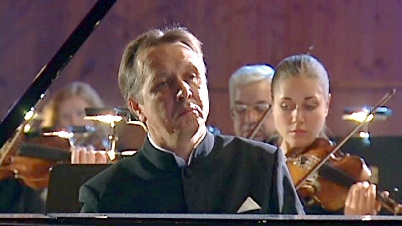 Mikhail Pletnev plays Beethoven - Piano Concerto No. 1 (Moscow, 2006)