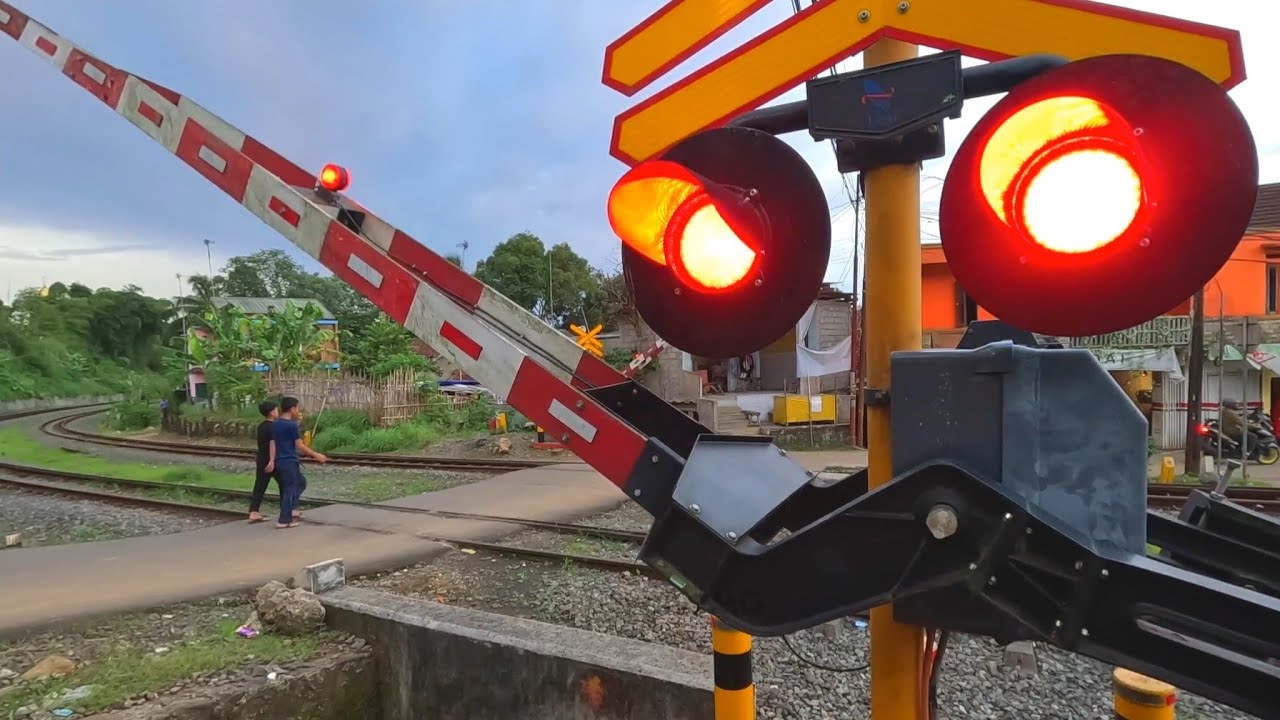 Railroad Crossing | Kompilasi 10 Jenis Palang Pintu Perlintasan Kereta Api di Jawa Barat