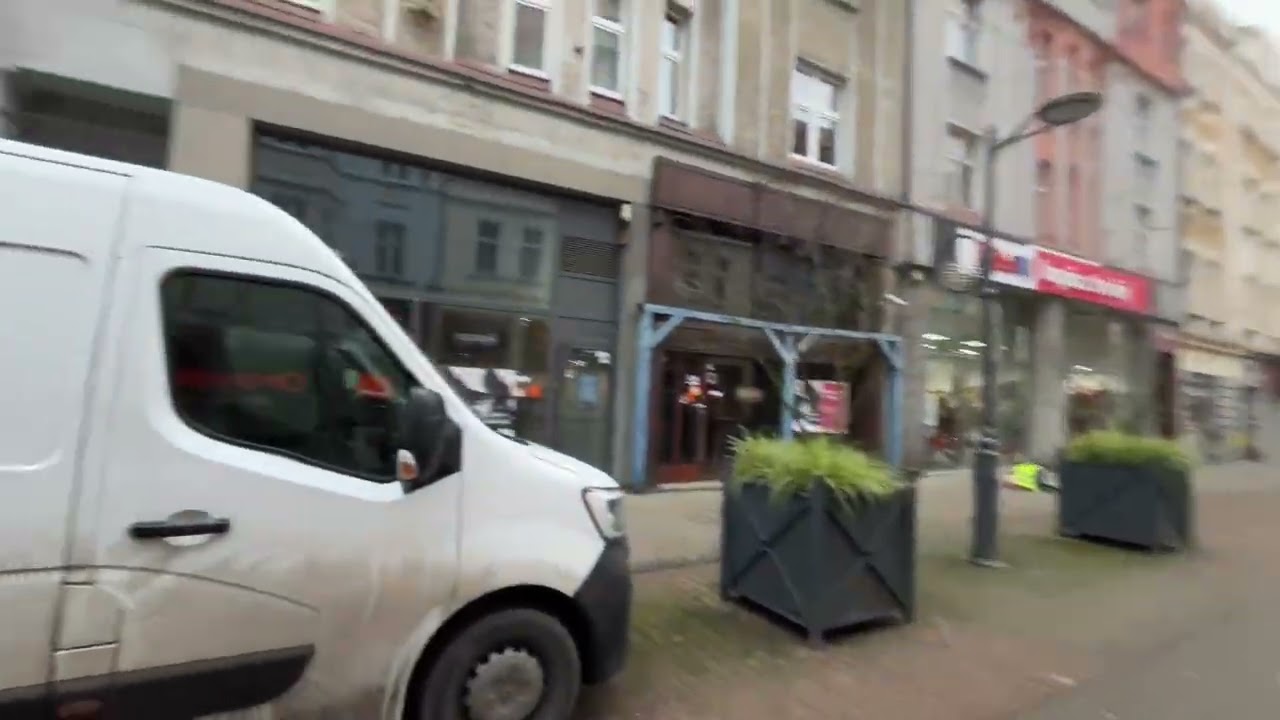 Spacer ulicą widmo Wolności w Chorzowie. Nieczynne sklepy 