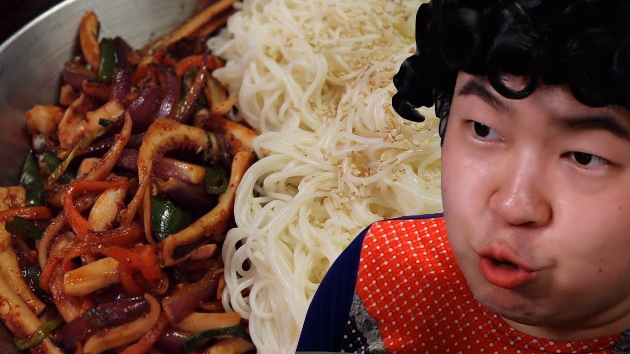 엄마분장 오징어비빔국수 먹방입니다!!