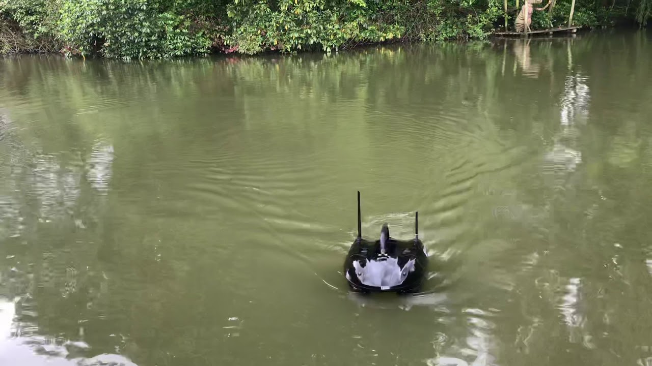Bearcreeks carpmate pro bait boat with raymarine dragon pro 5 fitted gps bait boat