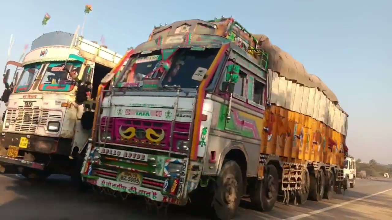 Indian road mein chalti Hui gadi ka video dekh sakte hain doston achcha Lage to like subscribe sha