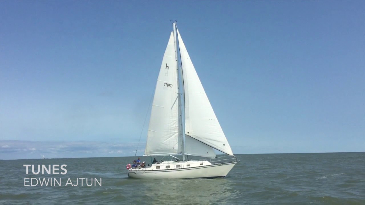 SCOTT FLICK SAILING Episode 18.  A interview,  and a deck  tour of a 1978 Hunter Cherubini 37 c