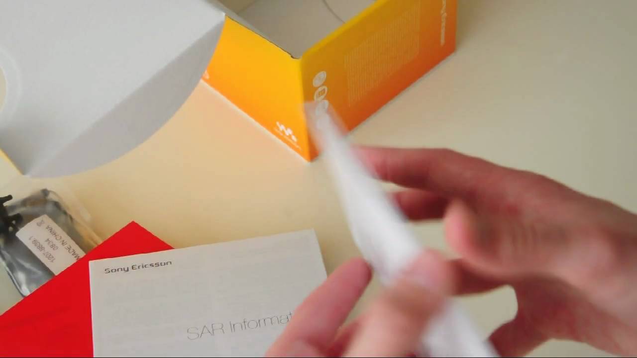Sony Ericsson W715 unboxing