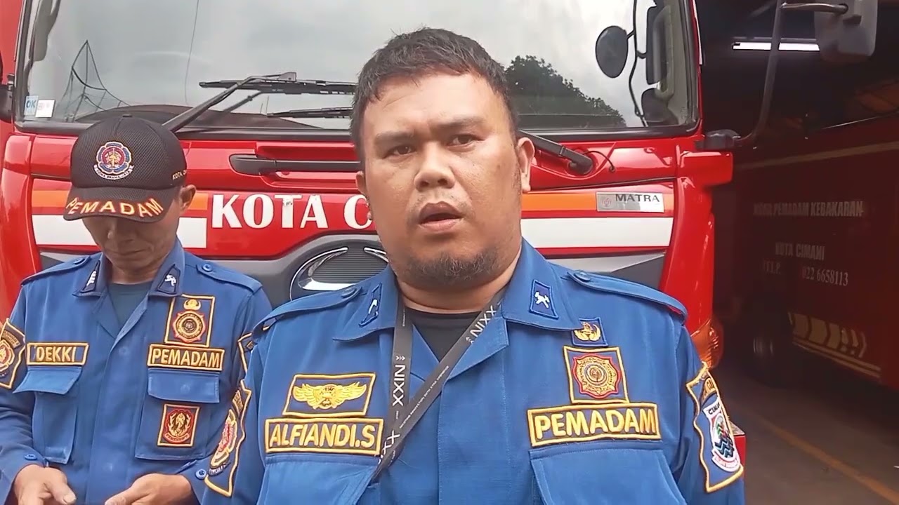 MINIBUS TERBAKAR  DI RUAS TOL PURBALEUNYI KM 126