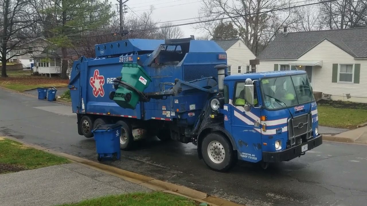 Republic services Autocar Heil side loader garbage truck on trash