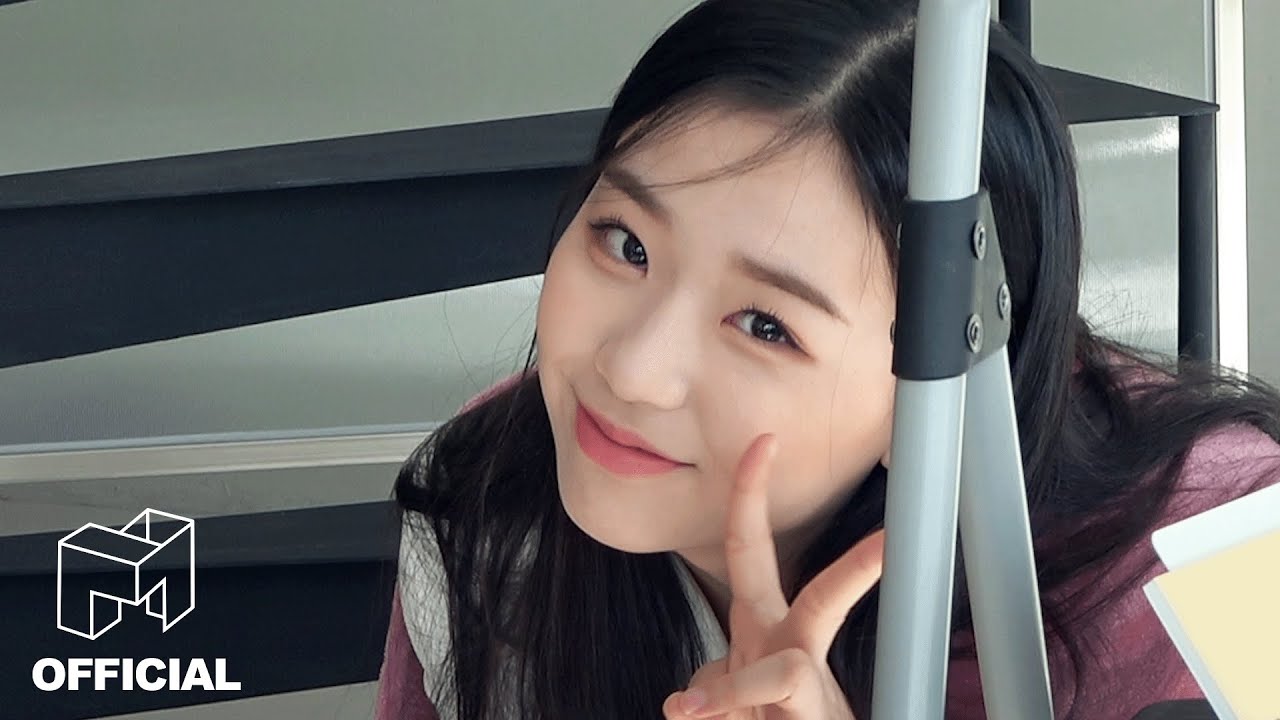 tripleS로 맞는 첫 생일 | tripleS 트리플에스 : SSSIGNAL 221204