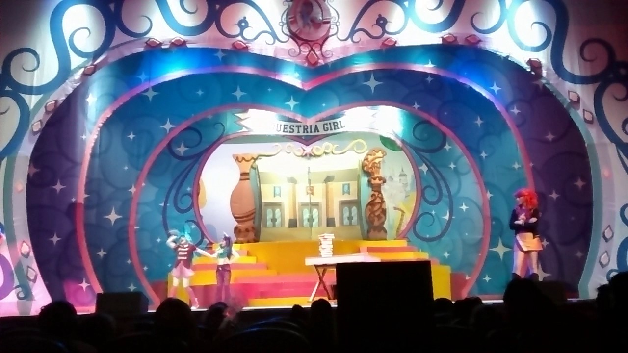 Bajo un hechizo ahora estas show en vivo